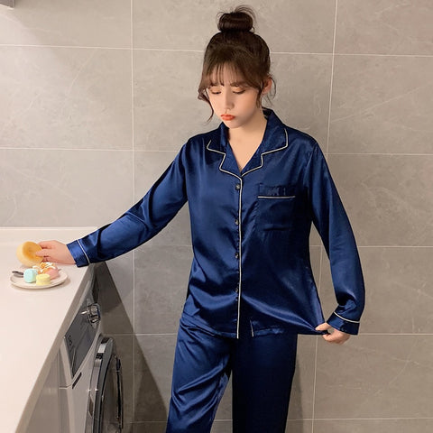 Pyjama pour Couple en Satin à Manches Longues Couleur Bleu Marine Femme