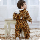 pyjama animaux bébé jaguar debout